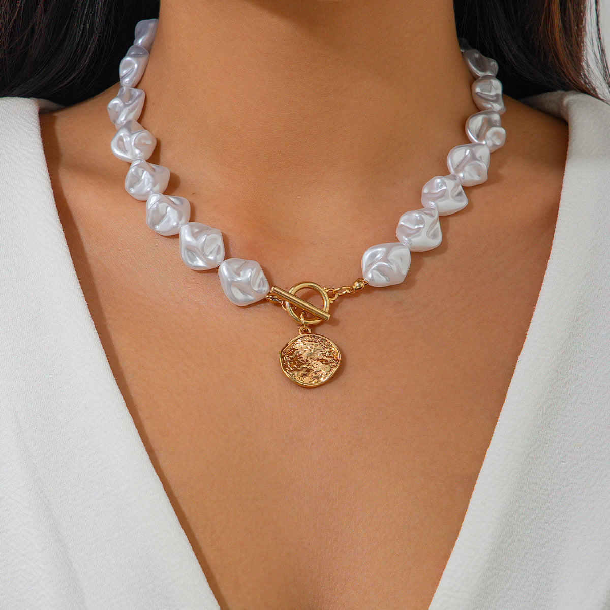 Fashionable irregular shaped pearl necklace, light luxury style, metallic feeling, collarbone chain set - LaTezza Online Shop