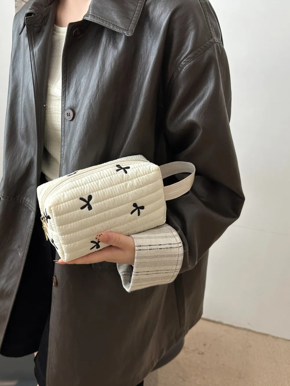 Texture Contrast Bow Wristlet - LaTezza Online Shop