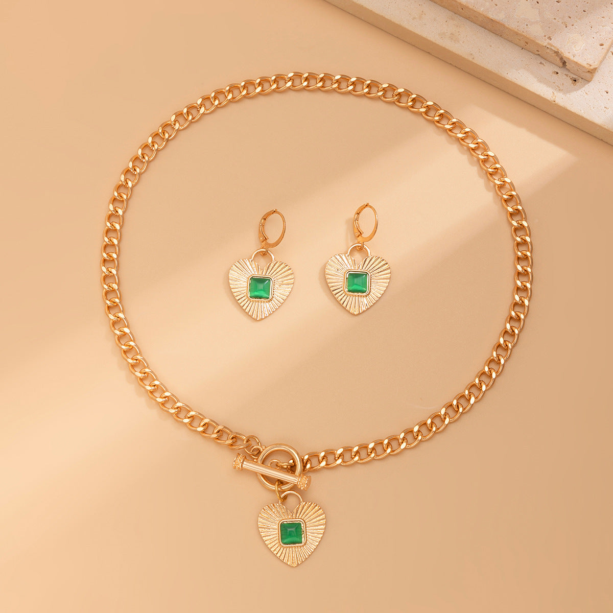 Fashionable diamond studded heart-shaped pendant necklace with a light luxury style and metallic feel, Necklace set - LaTezza Online Shop