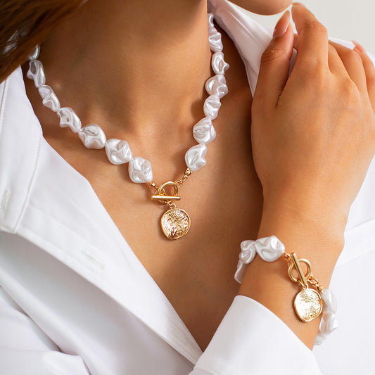 Fashionable irregular shaped pearl necklace, light luxury style, metallic feeling, collarbone chain set - LaTezza Online Shop