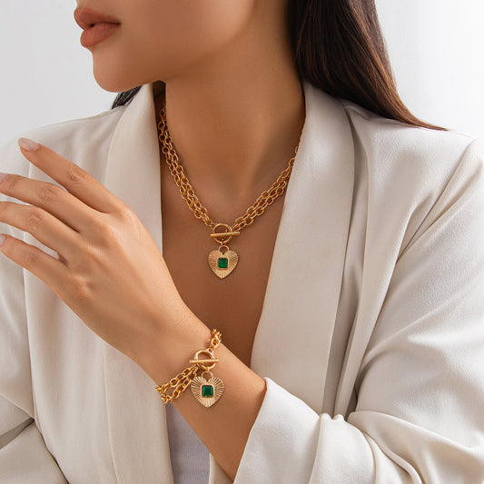 Fashionable diamond studded heart-shaped pendant necklace with a light luxury style and metallic feel, Necklace set - LaTezza Online Shop