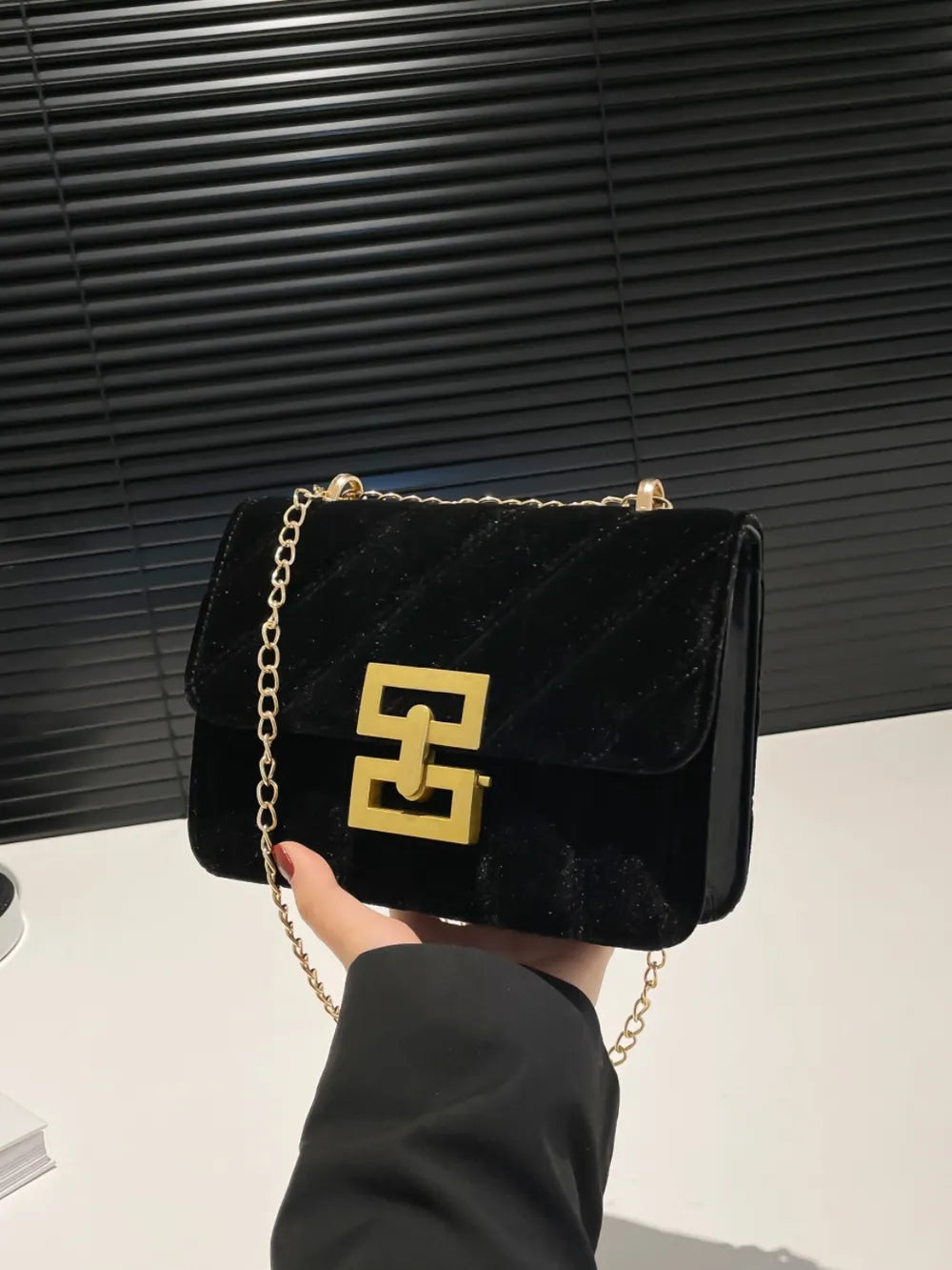 Solid Color Chain Shoulder Bag - LaTezza Online Shop